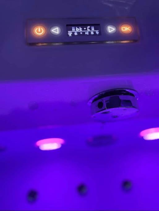 Jeu De Regards - Jacuzzi/Balneo Apartment Courcouronnes Ngoại thất bức ảnh