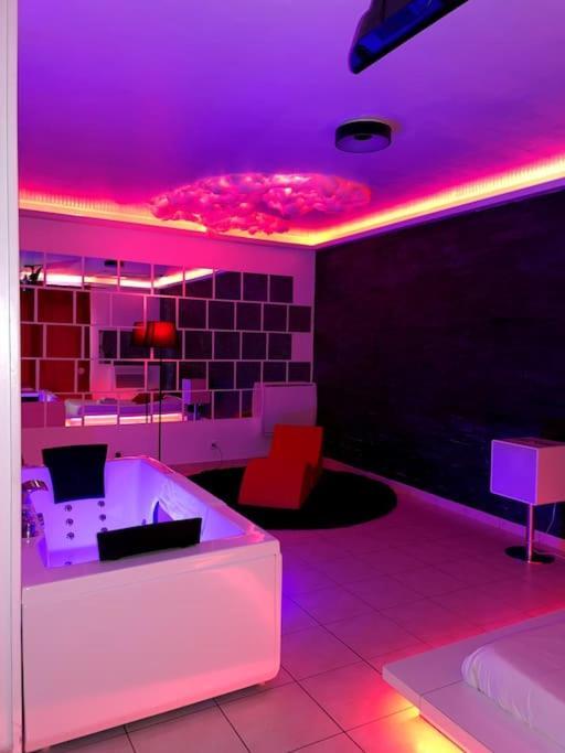 Jeu De Regards - Jacuzzi/Balneo Apartment Courcouronnes Ngoại thất bức ảnh
