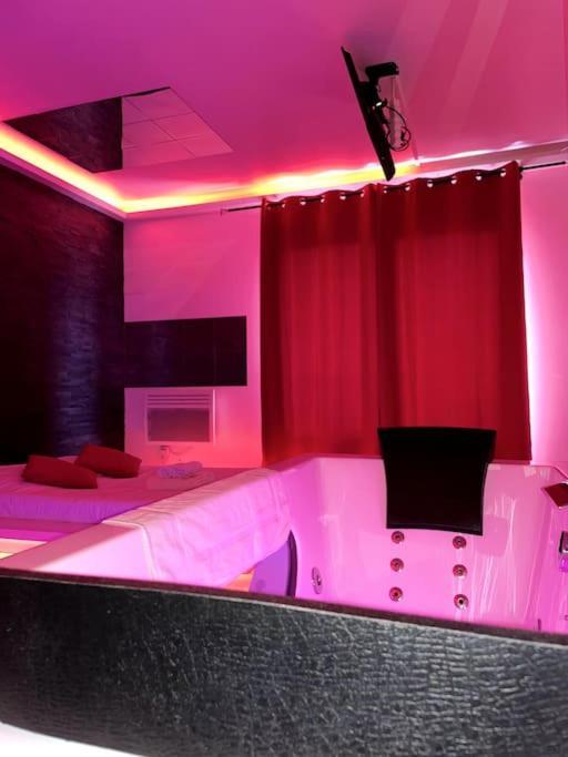 Jeu De Regards - Jacuzzi/Balneo Apartment Courcouronnes Ngoại thất bức ảnh
